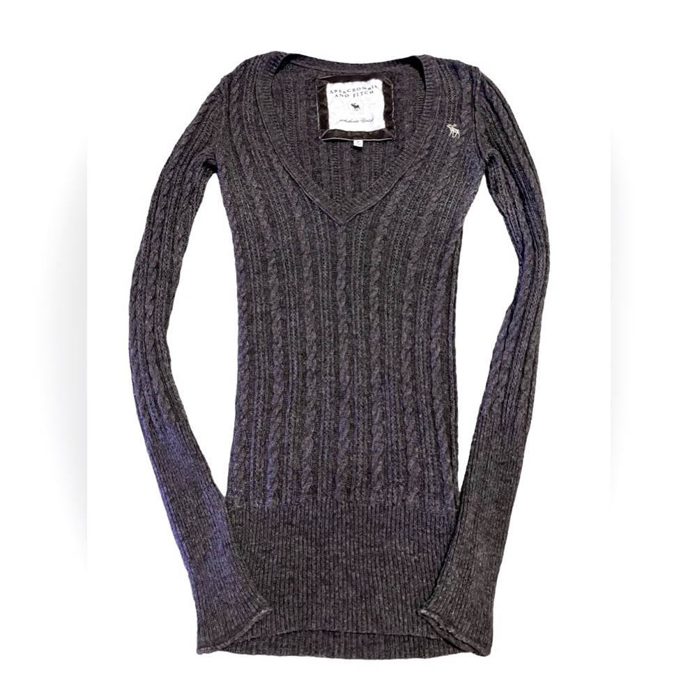 2000s Abercrombie and fitch authentic vintage sweater in grey.